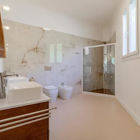 H11 Casa Bellali - Centro * Σαν Ρέμο